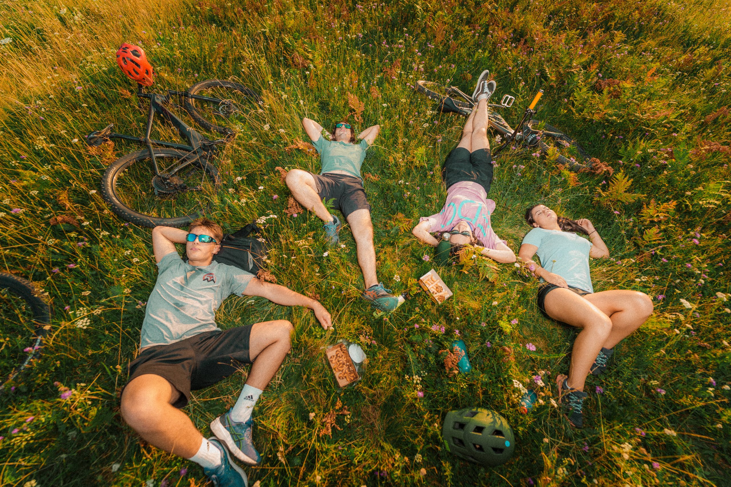 riders chill grass hill